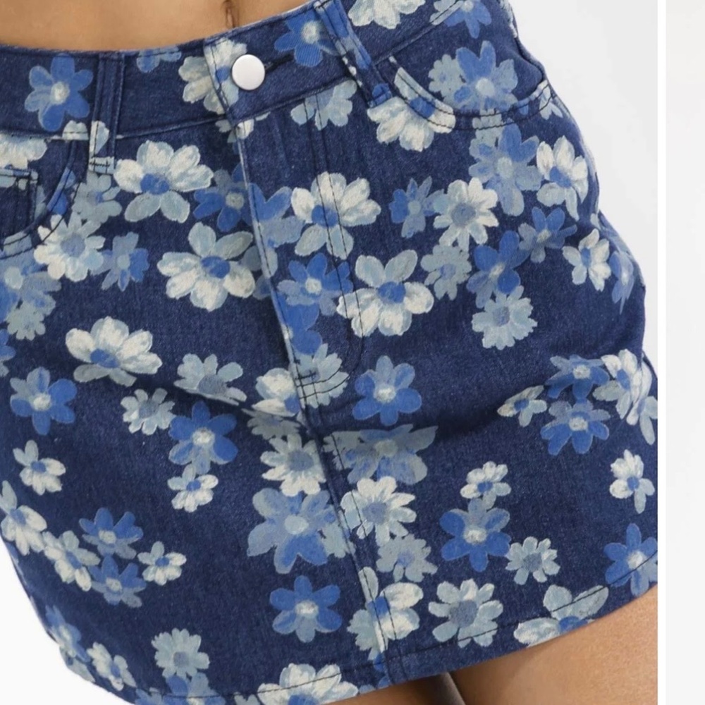 DARK WASH DENIM FLORAL SKIRT WITH SHORTS - Picture 3 of 9